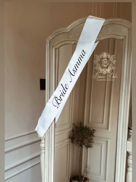 סרט לבן בעיצוב אישי /وشاح ابيض بتصميم خاص